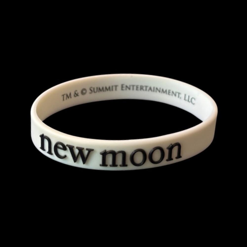Twilight “New Moon” White Band Black Title Text Rubber Bracelet
